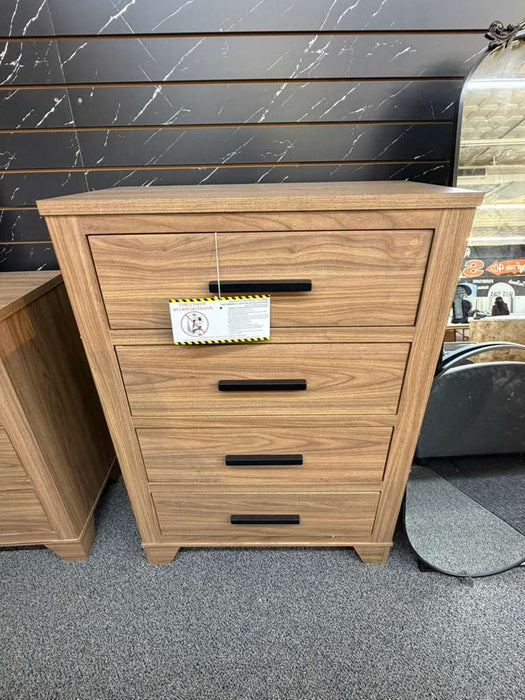 Panelli 5 Pc Queen Bedroom Set w/ Chest - new