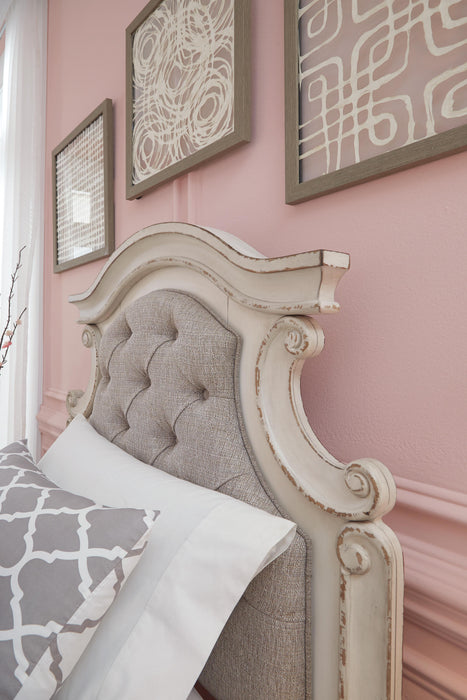 Realyn Chipped White Realyn Twin Panel Bed
