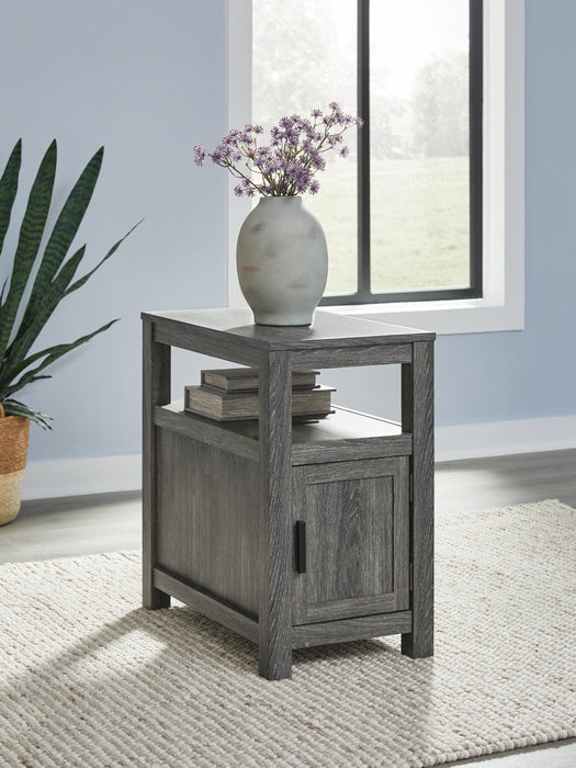 Fendenmore Brown/Gray Chair Side End Table