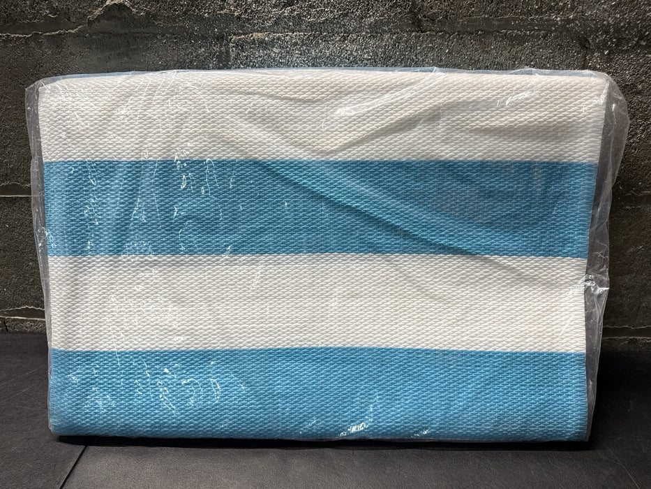 Tayse Luna 7 x 10 (ft) Flatweave Aqua Rectangular Outdoor Pet Friendly Area rug - new