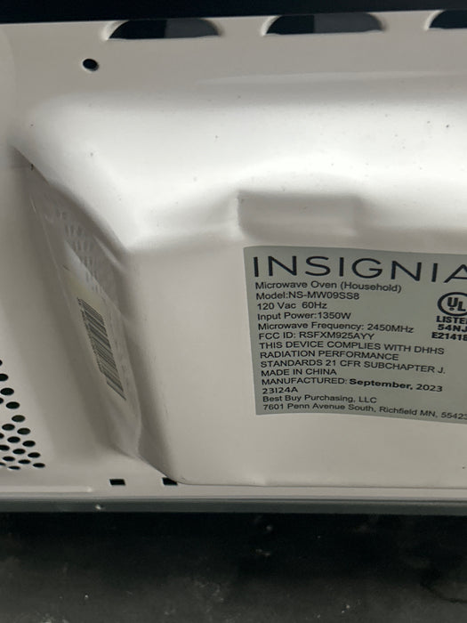 Insignia 0.9 Cu. Ft. Compact Microwave, 900W, Stainless Steel - new