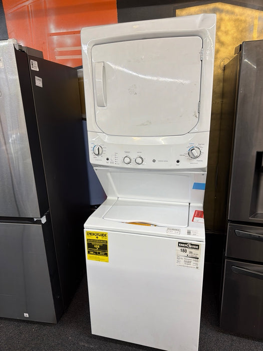 GE Unitized Spacemaker 3.8 cu. ft. Capacity Washer with Stainless Steel Basket and 5.9 cu. ft. Capacity Gas Dryer - display_model