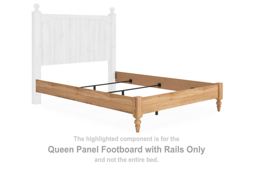 Galletyn Warm Brown Queen Panel Footboard w/Rails