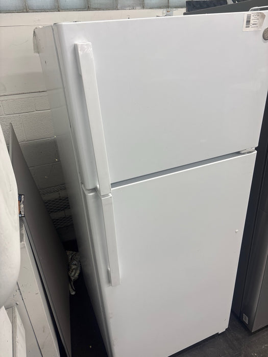 GE - 17.5 Cu. Ft. Top-Freezer Refrigerator with Edge-to-Edge Glass Shelves - White - display_model