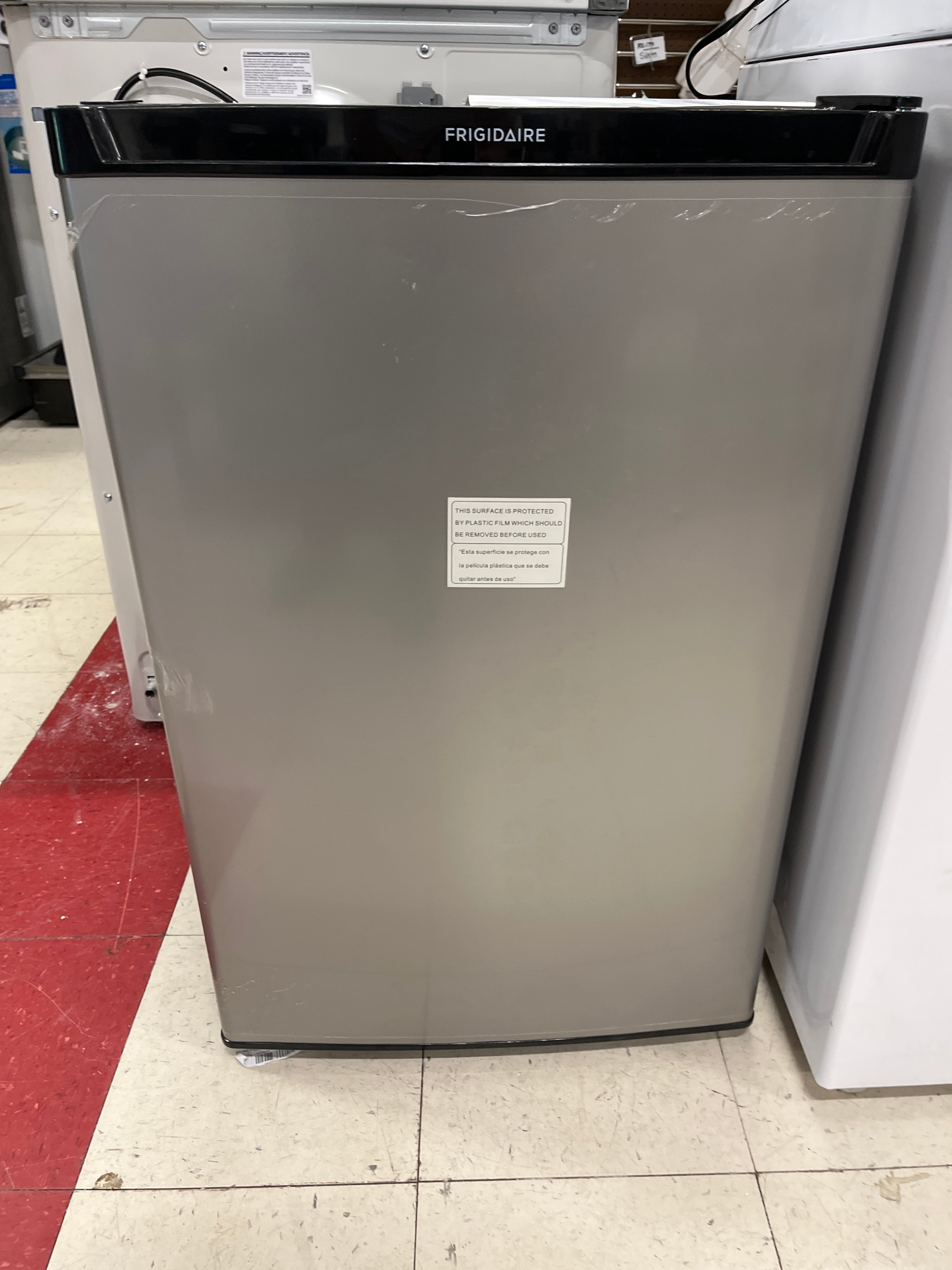 Frigidaire - 4.5 Cu. Ft. Mini Fridge with Top Freezer - Silver - display_model