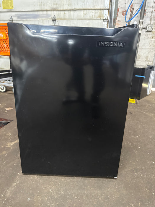 Insignia - 2.7 Cu. Ft. Mini Fridge with Door Storage - Black - new