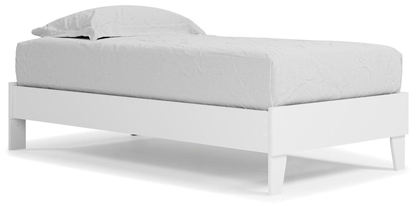 Piperton White Bedroom Collection