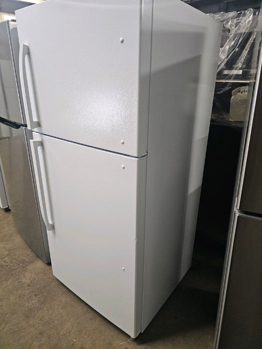 Insignia™ - 18 Cu. Ft. Top-Freezer Refrigerator with Handles - White - open_box