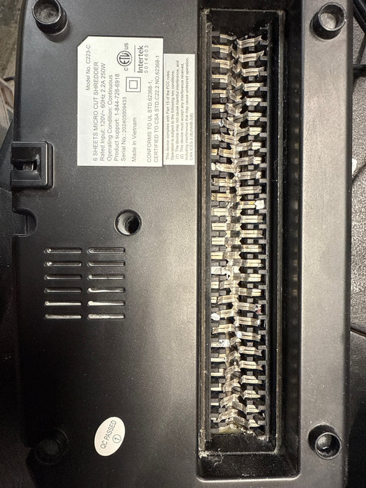 Pen+Gear 6-Sheet Micro-cut Paper/Credit Card Shredder with 3.4 Gallon Bin, Black,Home and Office use - used_good