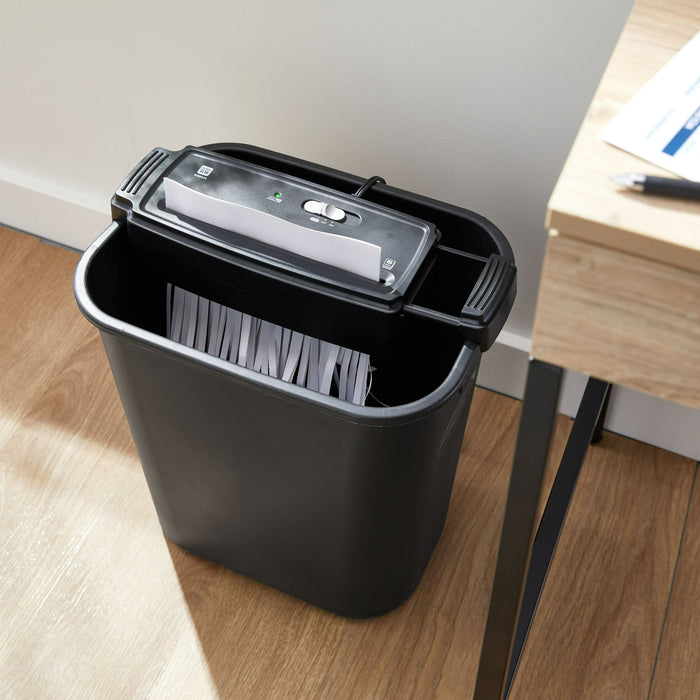 Pen+Gear 6-Sheet Strip Cut Credit Card & Paper Shredder, Black - new