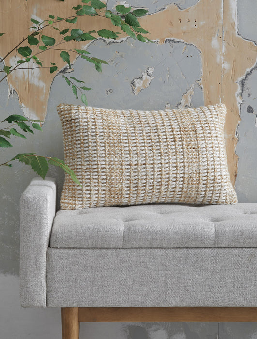 Hathby Tan/White Pillow (4/CS)