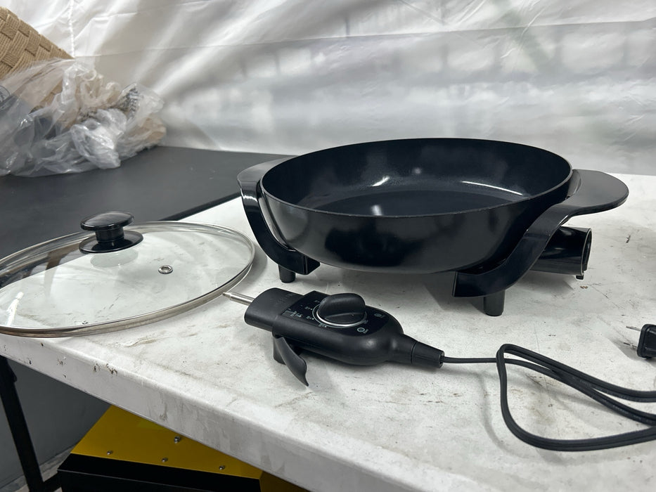 Mainstays 12" Round Ceramic Skillet, Black,Nonstick, 1200W, Removable Temp Control, Dishwasher Safe - new