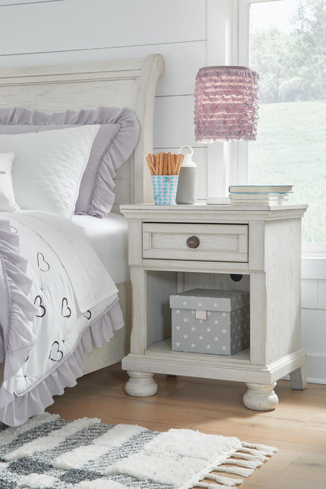Robbinsdale Antique White One Drawer Night Stand