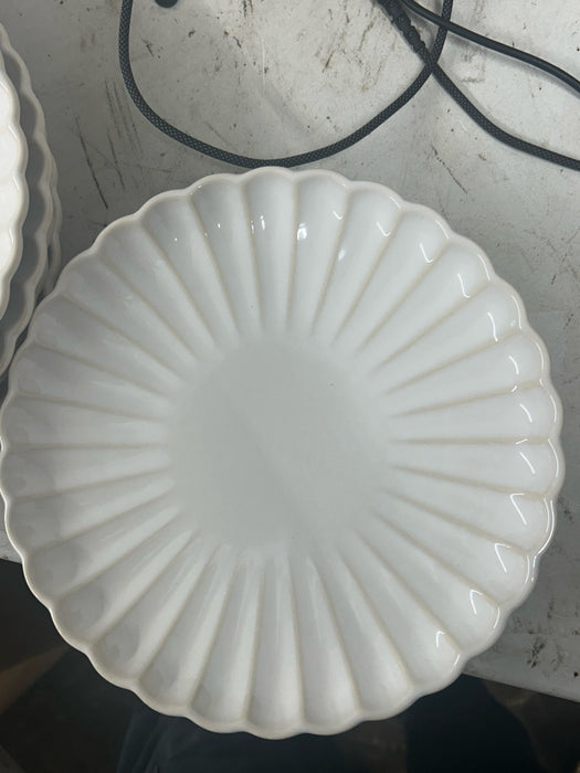 The Pioneer Woman Colette 12-Piece Stoneware Dinnerware Set, Cream - new