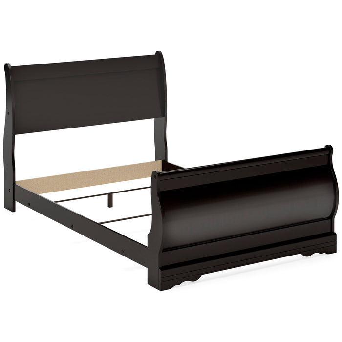 Huey Vineyard Black Sleigh Bedroom Collection