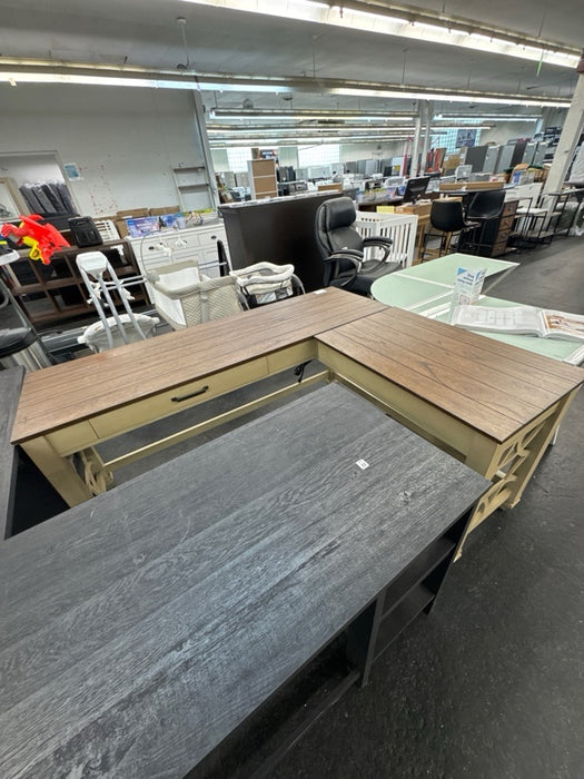 Quinn Corner Desk with Lift - new