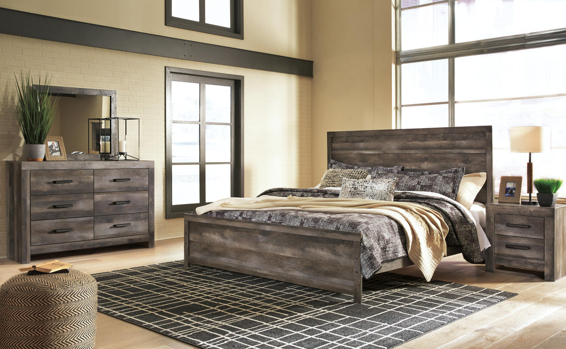Wynnlow Gray Wynnlow King Panel Bed with Mirrored Dresser