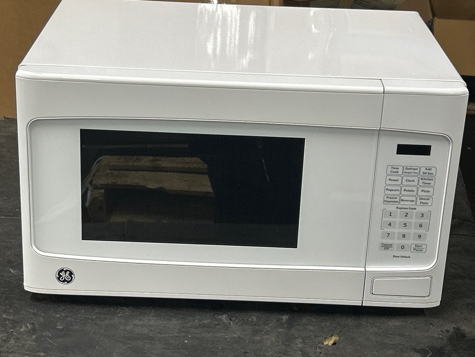 GE 1.1-cu ft 950 -Watt Countertop Microwave ( White ) - new