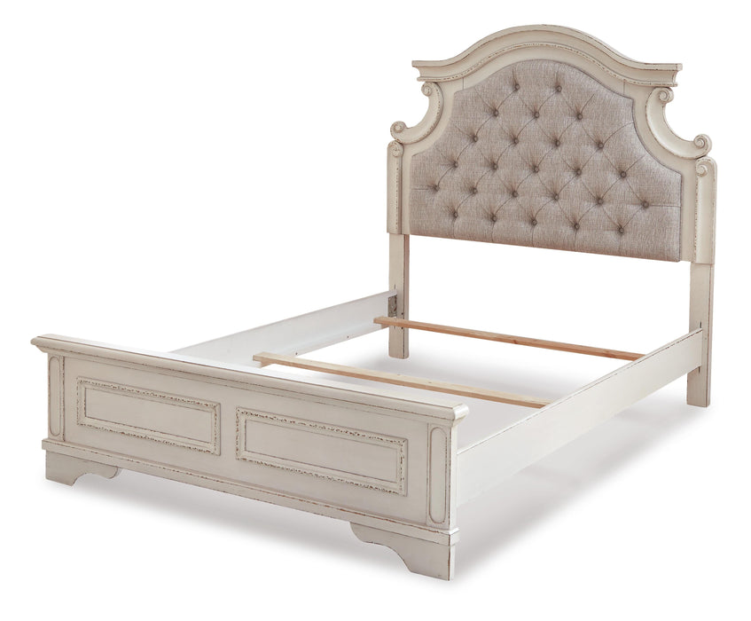 Realyn Chipped White Realyn Full Panel Bed