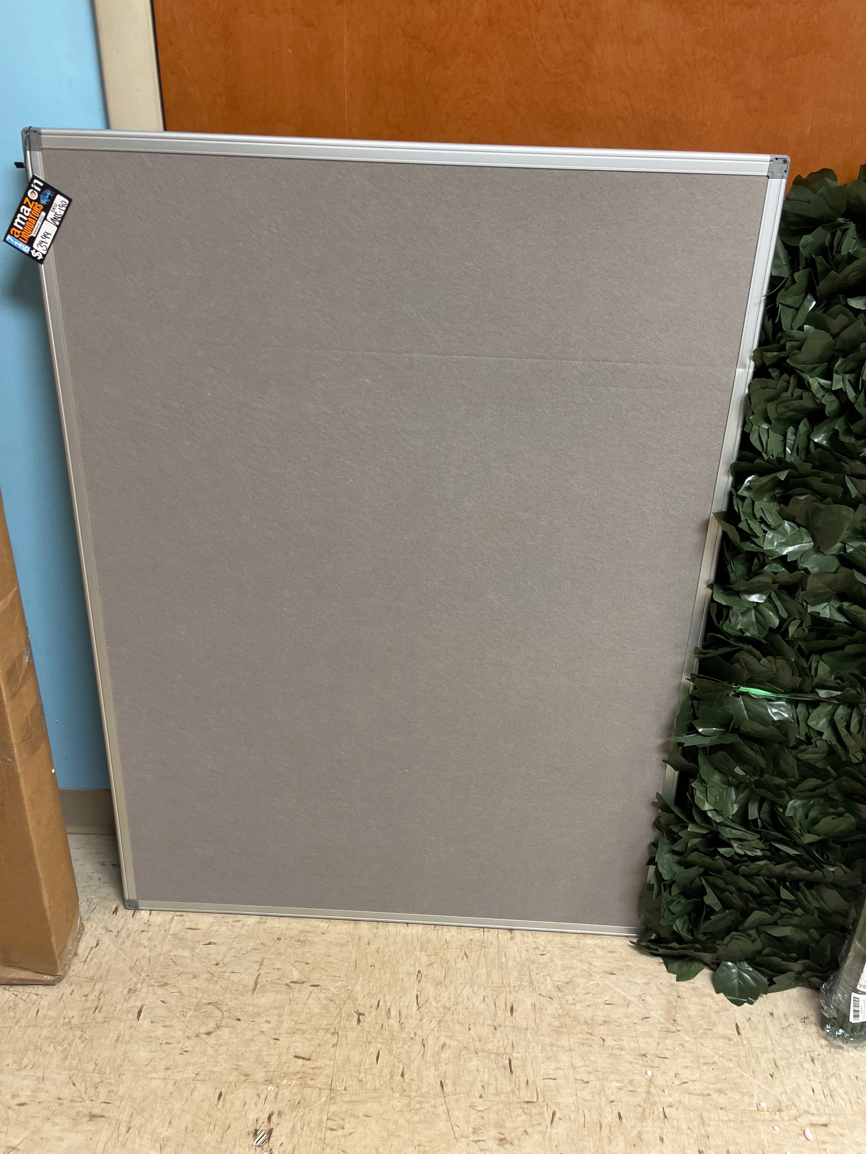 VIZ-PRO Notice Board Felt Gray, 48 X 36 Inches, Silver Aluminium Frame - open_box