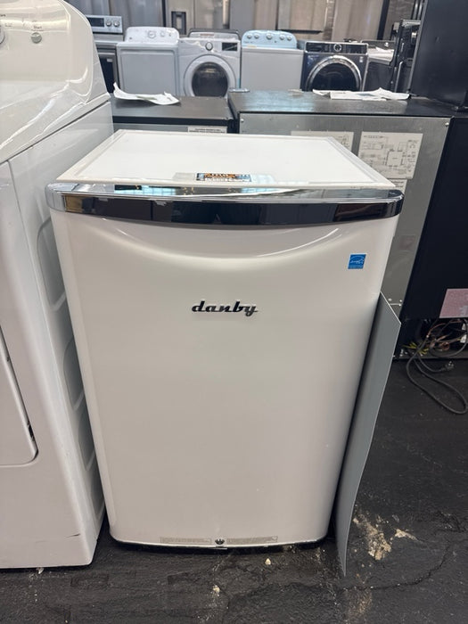 Danby DAR044A6PDB 4.4 Cu.Ft. Mini Fridge, Compact Refrigerator For Bedroom, Living Room, Bar, Dorm, Kitchen, Office, E-Star In Pearl White With Lock - new