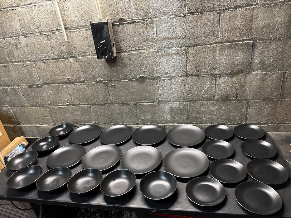 Thyme & Table Onyx 12-Piece Ceramic Dinnerware Set Black - new