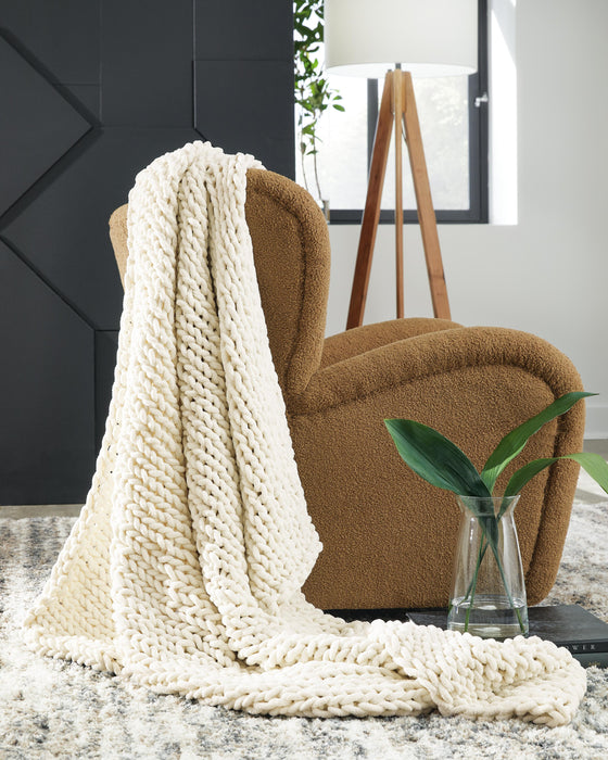 Signature Design Ivory Throw (3/CS)