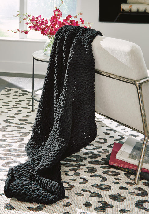 Signature Design Black Throw (3/CS)