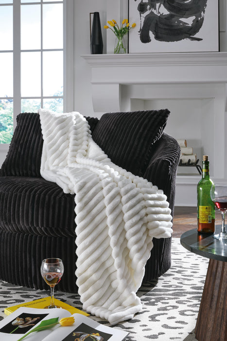 Signature Design White Throw (3/CS)