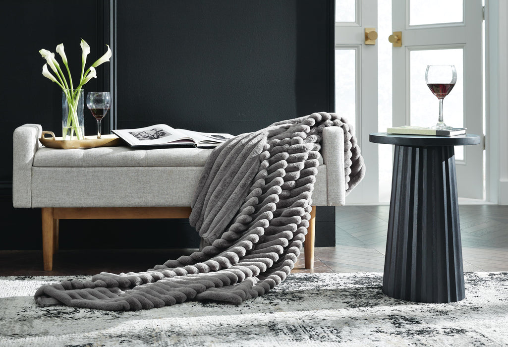 Signature Design Gray Throw (3/CS)