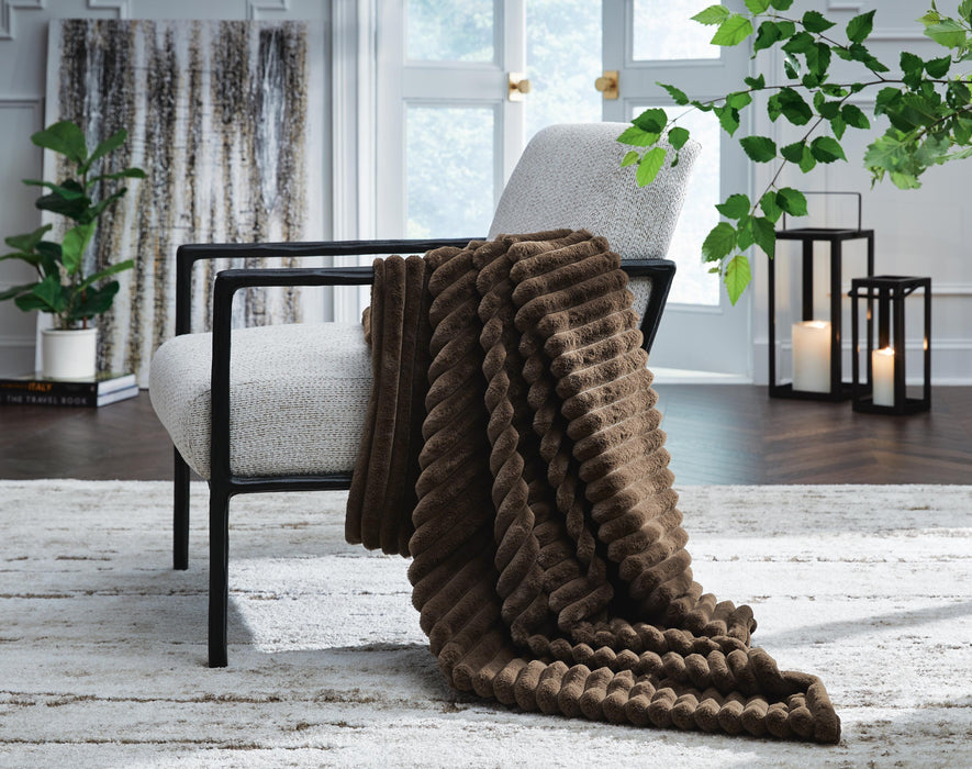 Signature Design Brown Throw (3/CS)
