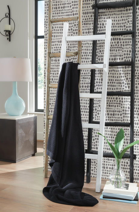 Signature Design Black Throw (3/CS)