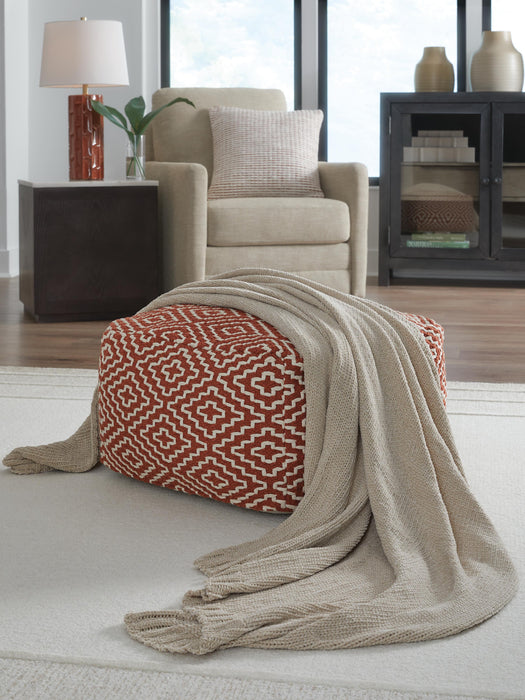 Signature Design Oatmeal Throw (3/CS)