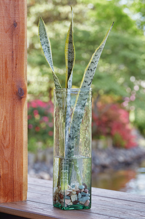 Signature Design Green I/O Vase (3/CS)