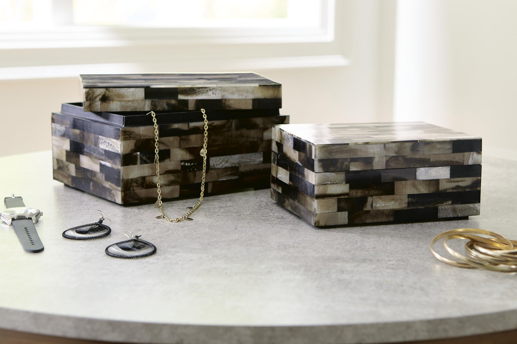 Signature Design Black/Brown/Cream Box Set (2/CN)