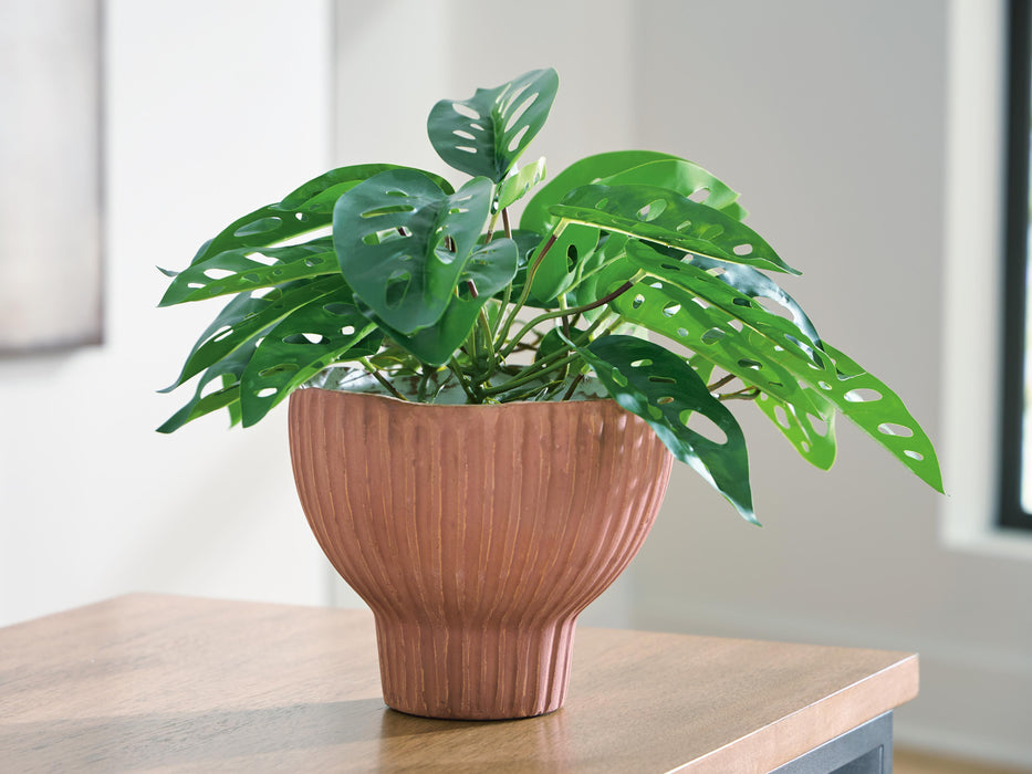 Signature Design Sienna/White Vase