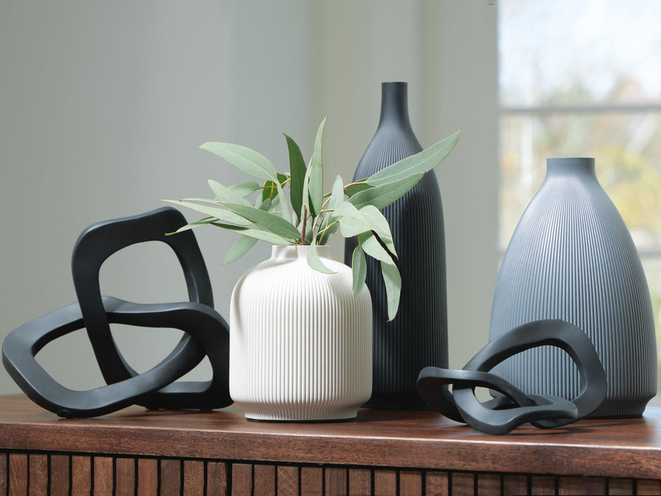Signature Design Black/Tan/Gray Accessory Set (5/CN)