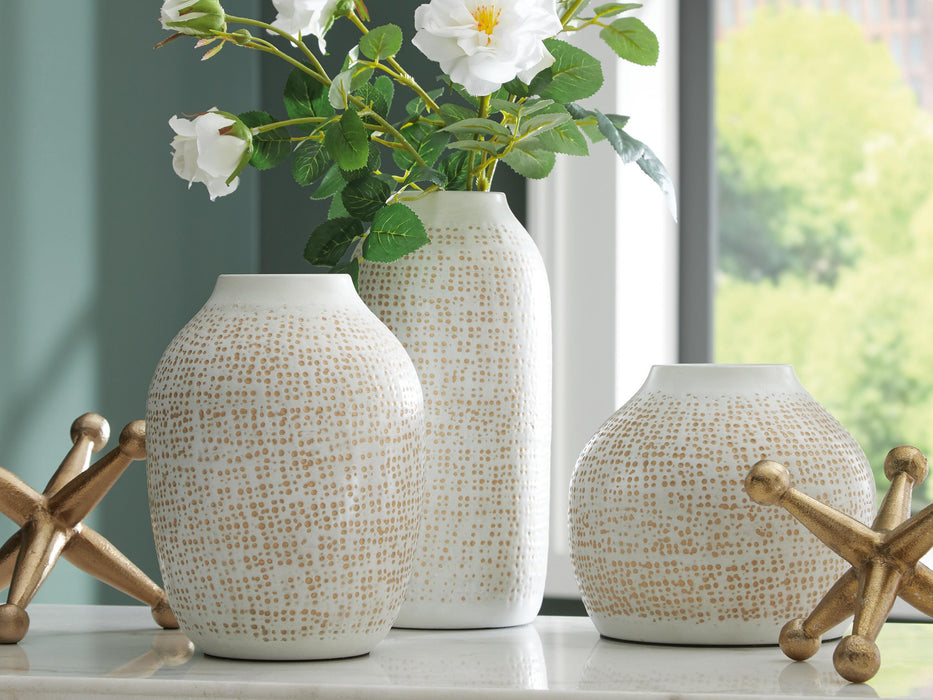 Signature Design White/Gold Finish Accessory Set (5/CN)