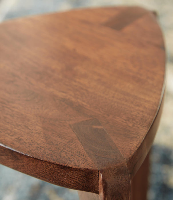 Signature Design Medium Brown Accent Table Set (2/CN)