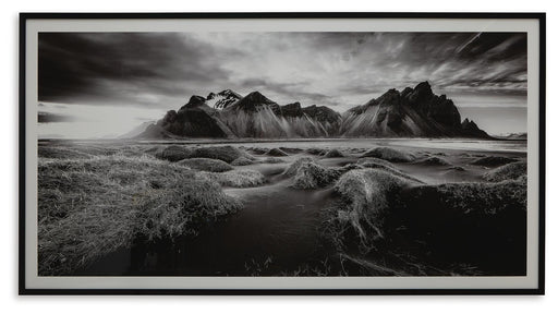 Signature Design Black/White Wall Art
