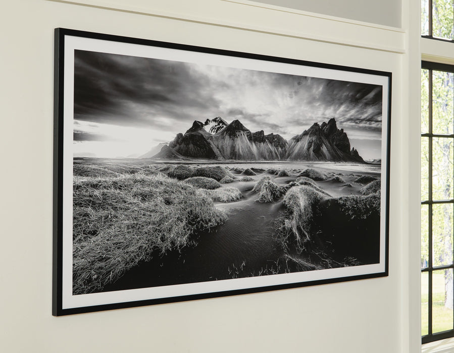 Signature Design Black/White Wall Art