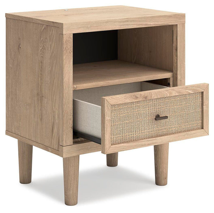 Signature Design Two-tone 5-Piece Bedroom Package