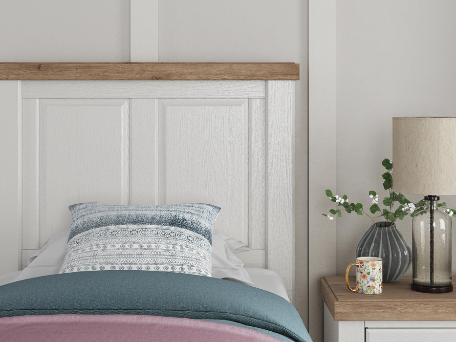 Benchcraft White/Brown Twin Panel Bed