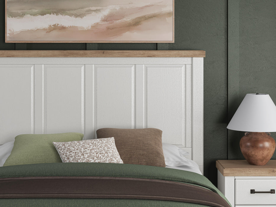 Benchcraft White/Brown King Panel Bed