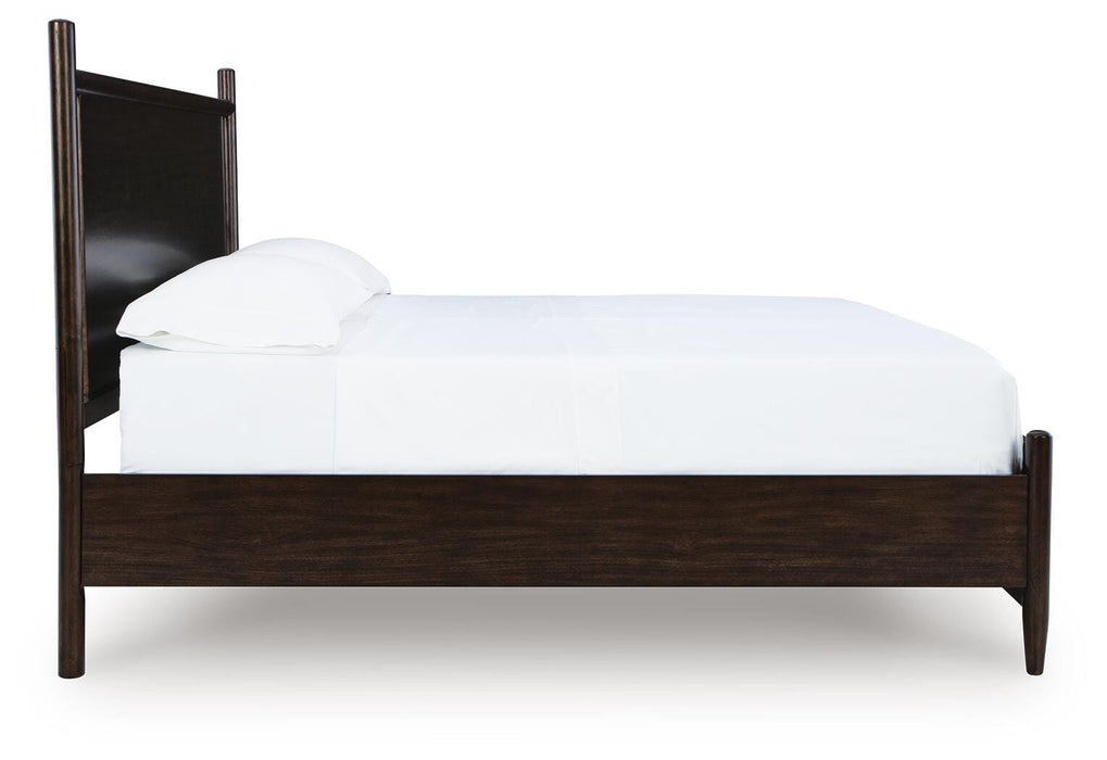 Benchcraft Merlot King Panel Bed
