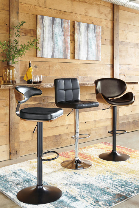 Signature Design Brown Tall UPH Swivel Barstool(1/CN)