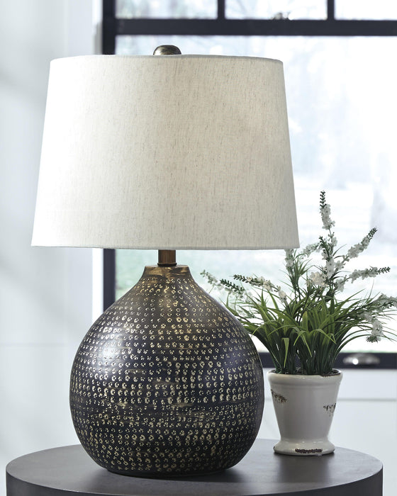 Signature Design Black/Gold Finish Metal Table Lamp (1/CN)