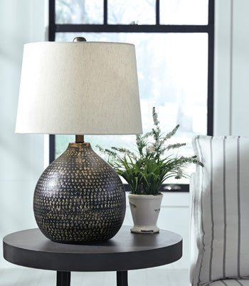 Signature Design Black/Gold Finish Metal Table Lamp (1/CN)
