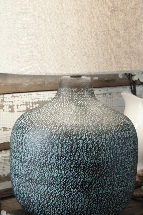 Signature Design Patina Metal Table Lamp (1/CN)