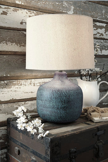 Signature Design Patina Metal Table Lamp (1/CN)